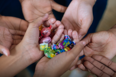 Want to raise a generous kid? do this